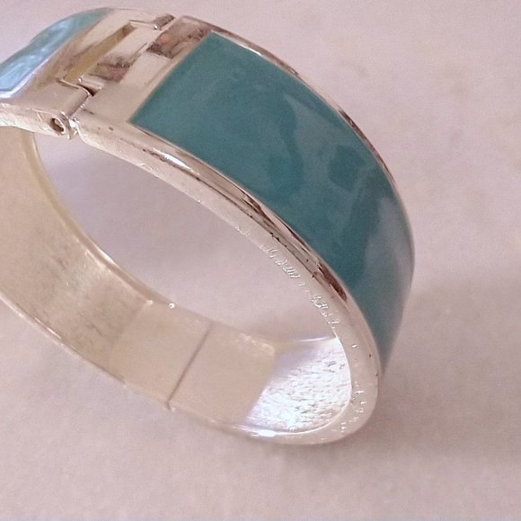 Set of 6 jewelry pieces from The Bold Type Series Bold statement necklace bown - Picture 1 of 8